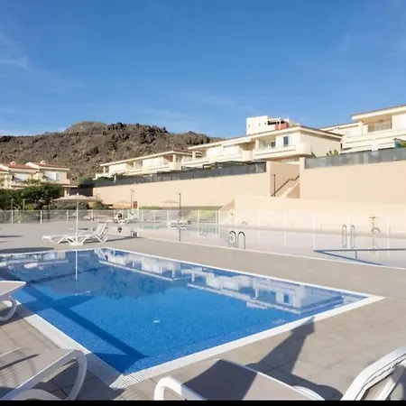 Gigantes,luxury Aircon, Views And Pools Apartment